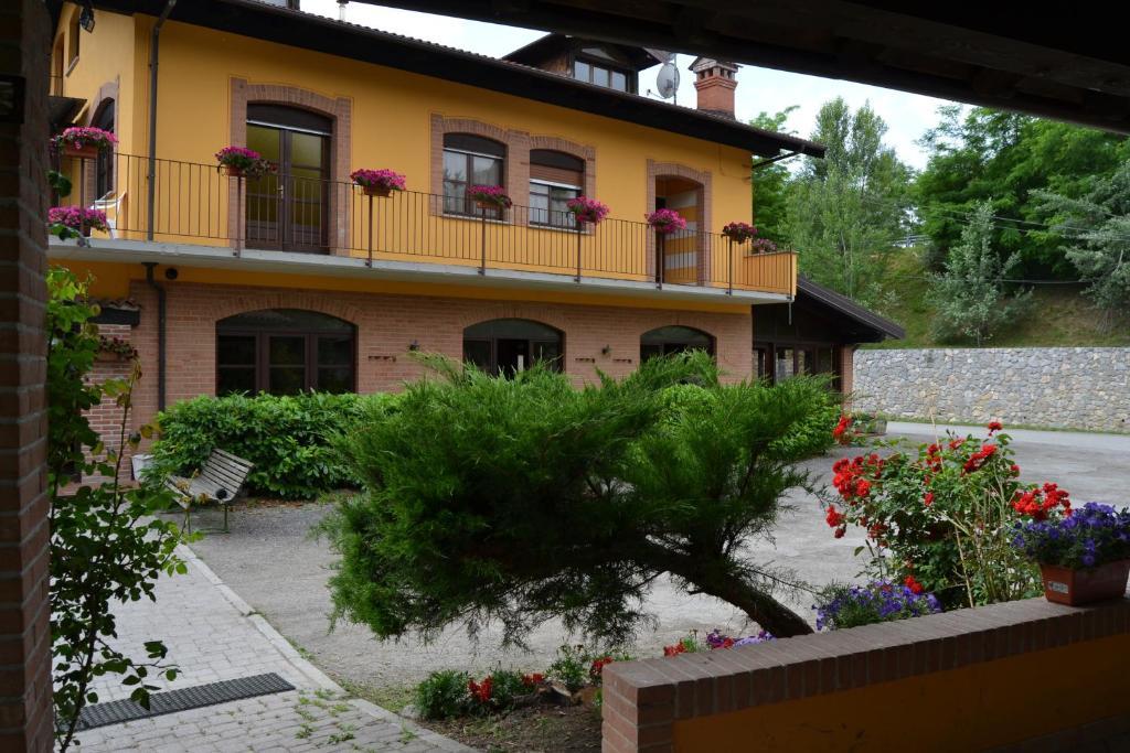 Trattoria Vecchio Mulino Bed and Breakfast Niella Tanaro Zewnętrze zdjęcie